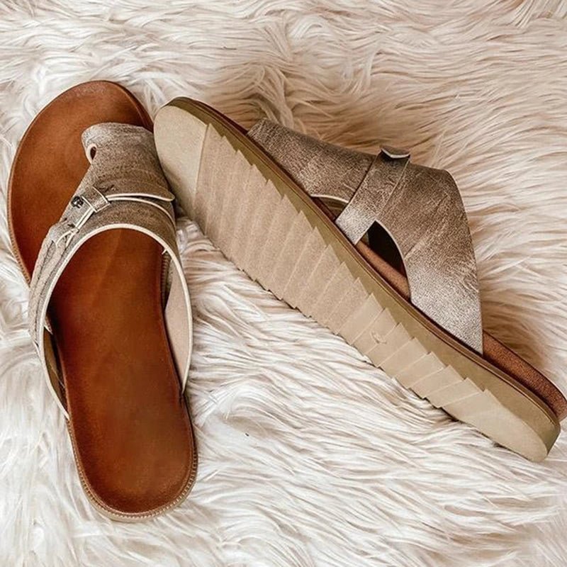 DELIA | Sandalia con tacón estable